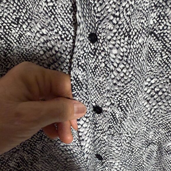 Joie 100% Silk Snakeskin Print Python Blouse Top Women's Medium Gray Black - Picture 5 of 10